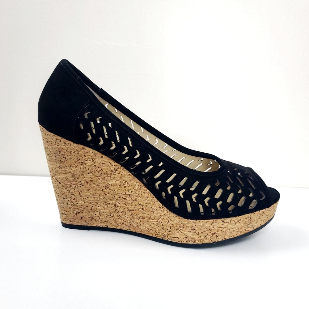 Adrienne Vittadini Size 8.5 Cernina Black Peep Toe Wedge Heels